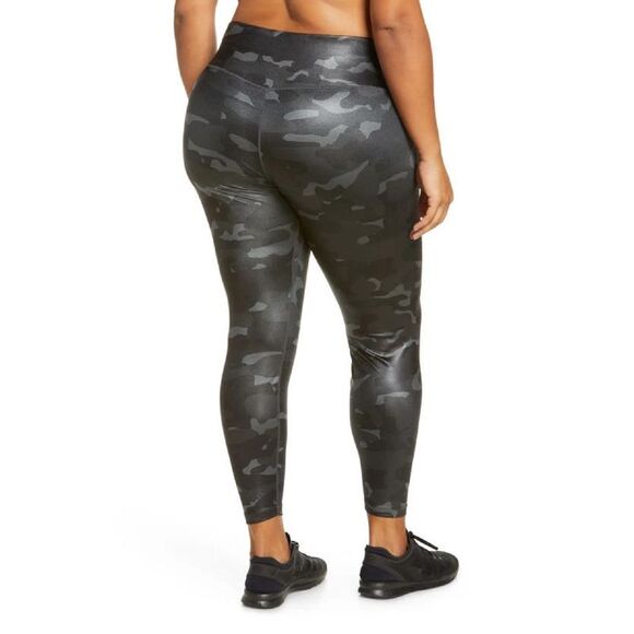 Nike Women's Dri Fit Camo Leggings Gray Size 2X - Picture 2 of 3